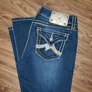 MISS ME SIGNATURE BOOT JEANS